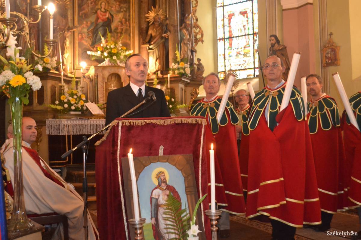 Bors László orgonaépítő eredeti pompájában adta át az örmény templom ékét •  Fotó: Baricz Tamás Imola