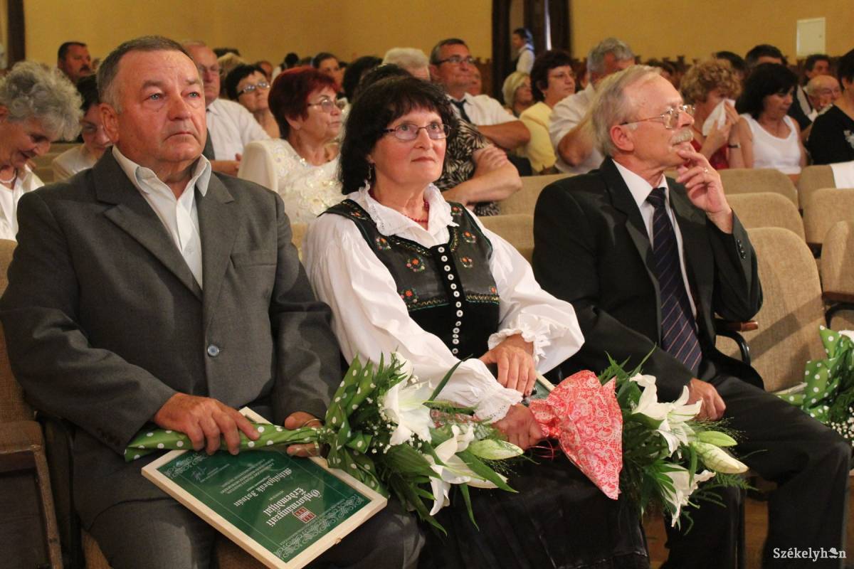 Mihálydeák István, Kosután Magdolna és Szőcs Lajos. Pedagógusokként érdemelték ki az elismerést •  Fotó: Pethő Melánia