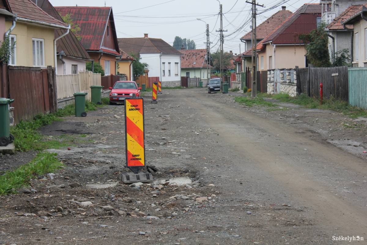 A Rákóczi Ferenc utca lakói több éve várják a felújítást •  Fotó: Baricz Tamás Imola
