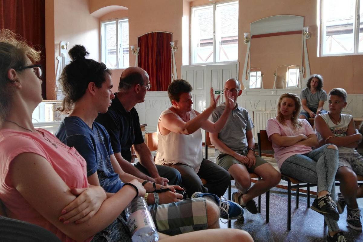 A vezetőképzés vendége volt Molnár Judith városmenedzser is &bullet;  Fotó: Gyergyói Örmény Kézműves Ifjúsági Csoport