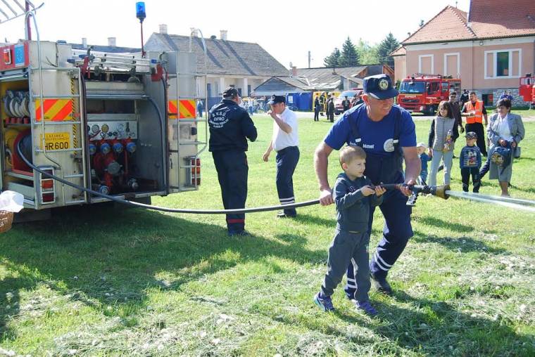 A közösség szolgálatában – már száztíz éve