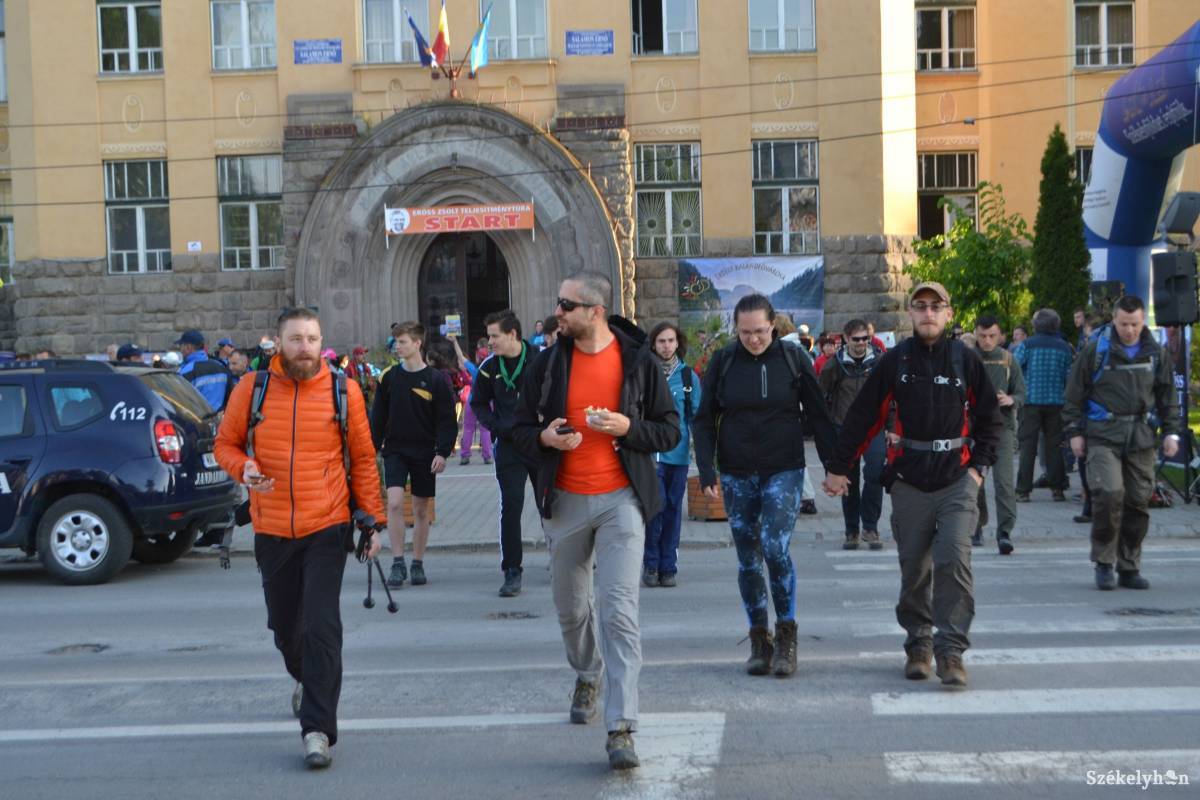 Reggel hétkor már startoltak az első benevezők •  Fotó: Balázs Katalin