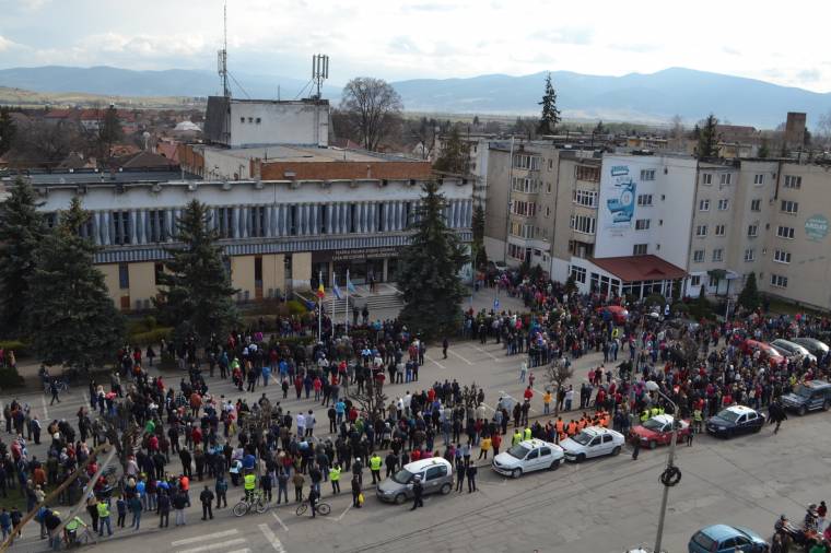 Több mint ezren követeltek élhetőbb életteret Gyergyószentmiklóson