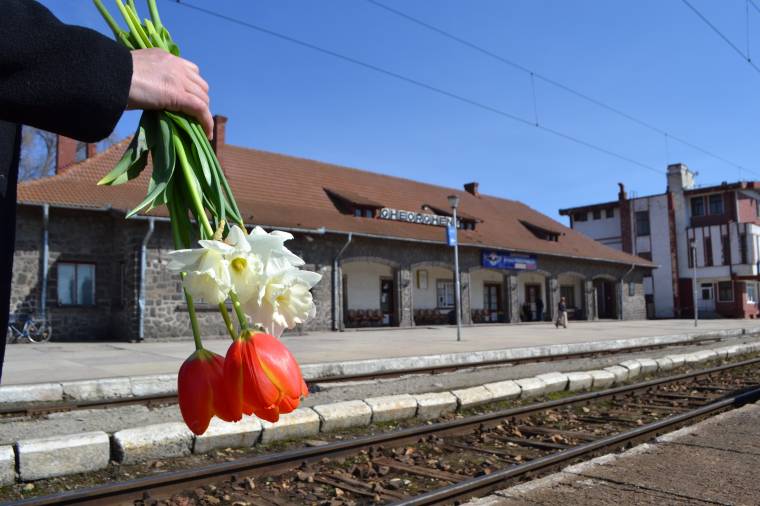 Tegnap még idegenek voltak, mára testvérek lettek
