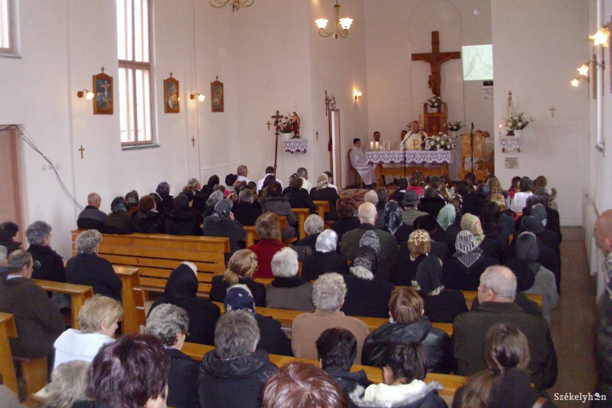 Sokan részt vettek a kápolna búcsúján &bullet;  Fotó: Tamás Gyopár