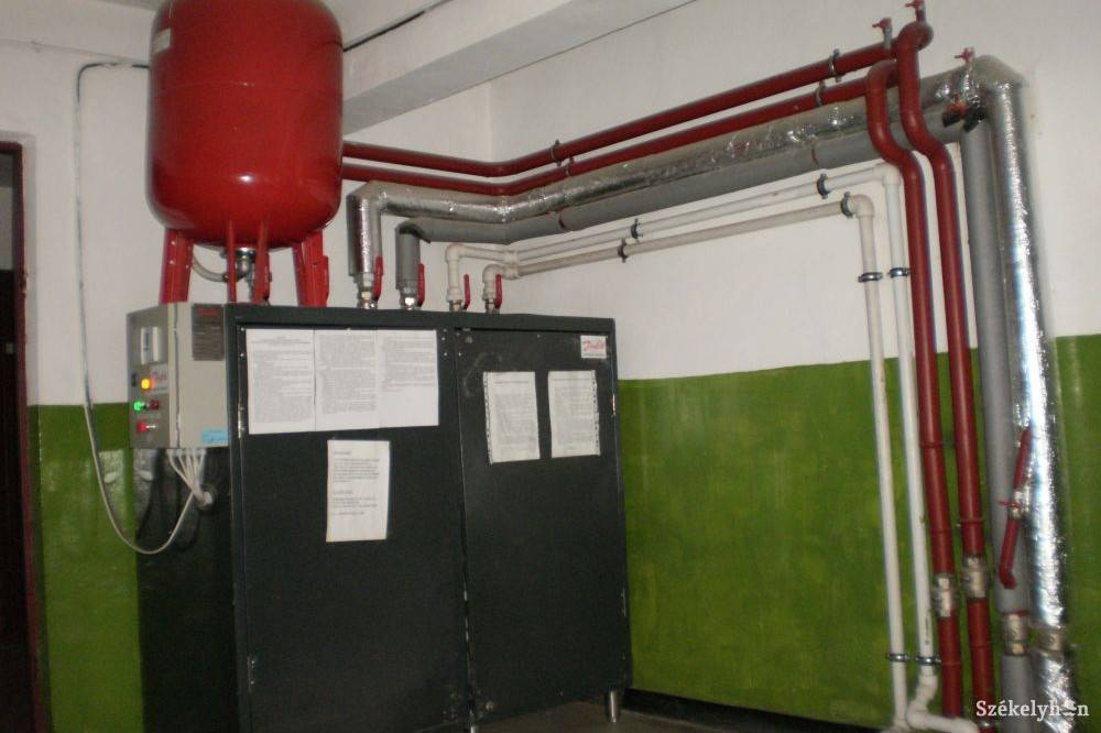 A lépcsőházi fűtésmodulok programozhatók. Az átállítást kérvényezni kell • Fotó: Balázs Katalin