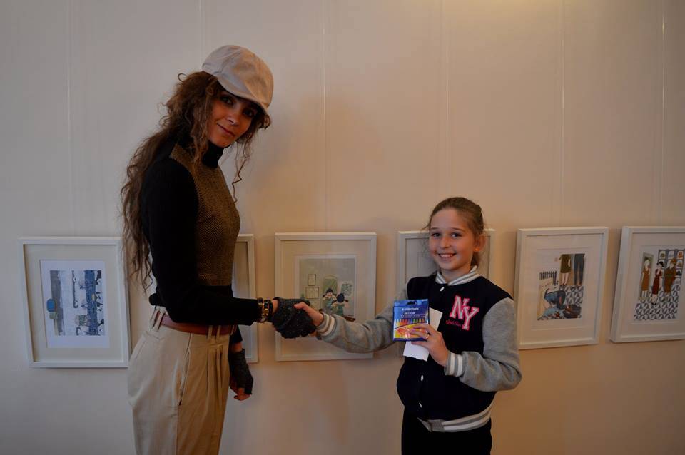 Szőcs Zsuzsána jutalmazta is a gyerekeket &bullet;  Fotó: Gyergyószentmiklósi Gyermekek Háza