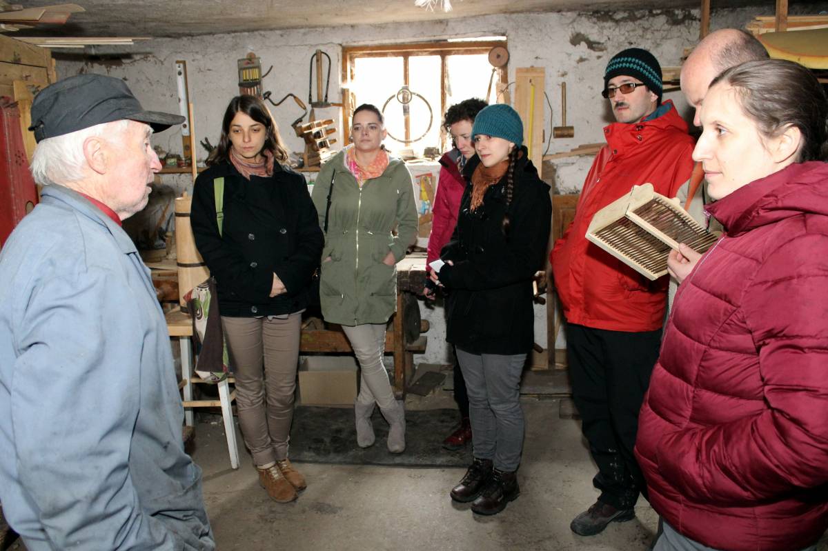 Nem hétköznapi turistakínálat: megszólaltatni a juharfa citerát, megismerni a kokojzaszedőt •  Fotó: Borbély-Kiss László