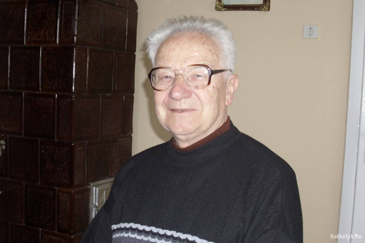 Kolumbán József, testvére gyergyószentmiklósi otthonában •  Fotó: Baricz Tamás Imola
