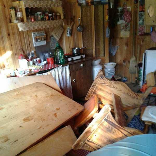 Medvejárás a libáni házban. Önmagát rémíthette meg a vad •  Fotó: Olvasói felvétel