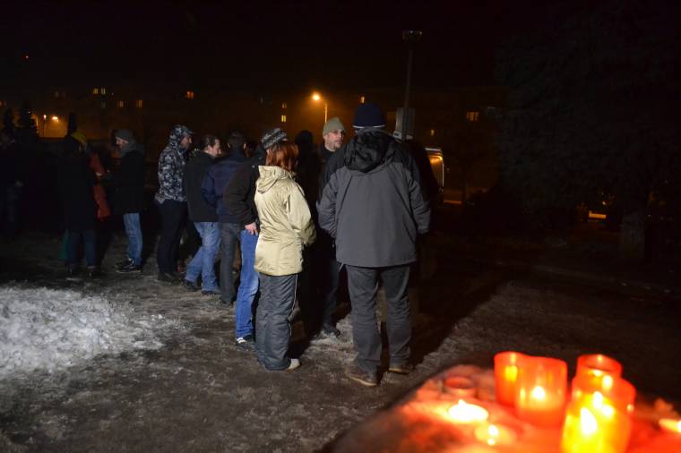 Gyertyafényes tiltakozás Gyergyószentmiklóson