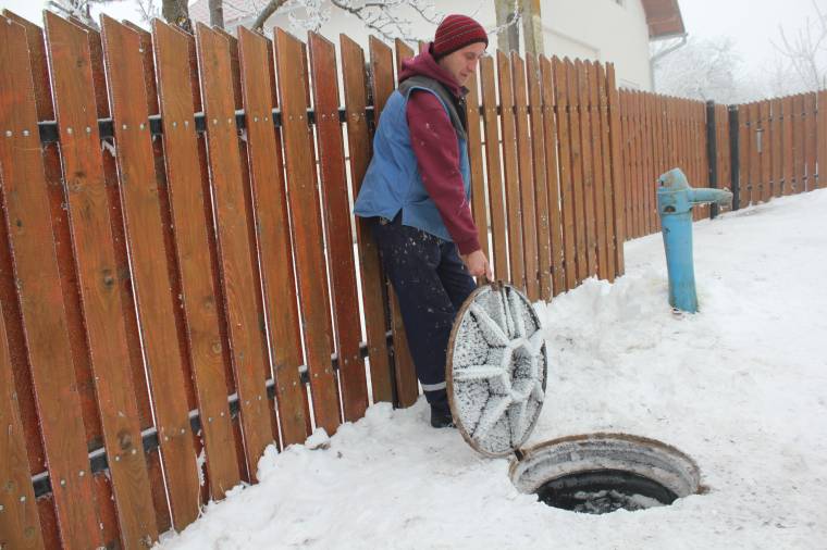 Elfagyott vezetékekre panaszkodnak Ditróban