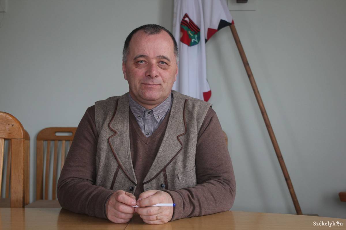 Laczkó Albert Elemér, Gyergyóremete polgármestere. Nem tartja életszerűnek az önkormányzati havilap románra fordítását. Archív •  Fotó: Pethő Melánia