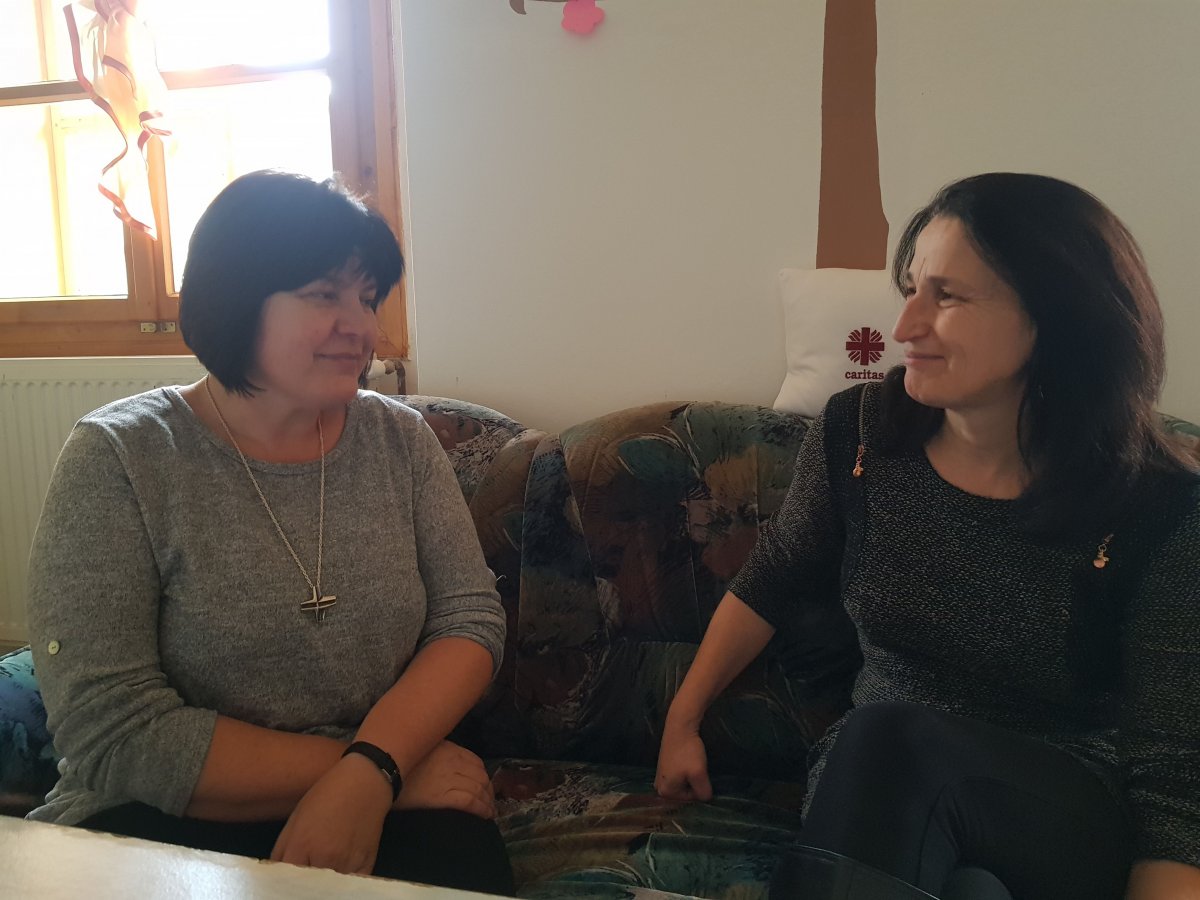 Kedves Rita és András Ildikó kéthetente várja a daganatos betegségben szenvedőket •  Fotó: Balázs Katalin