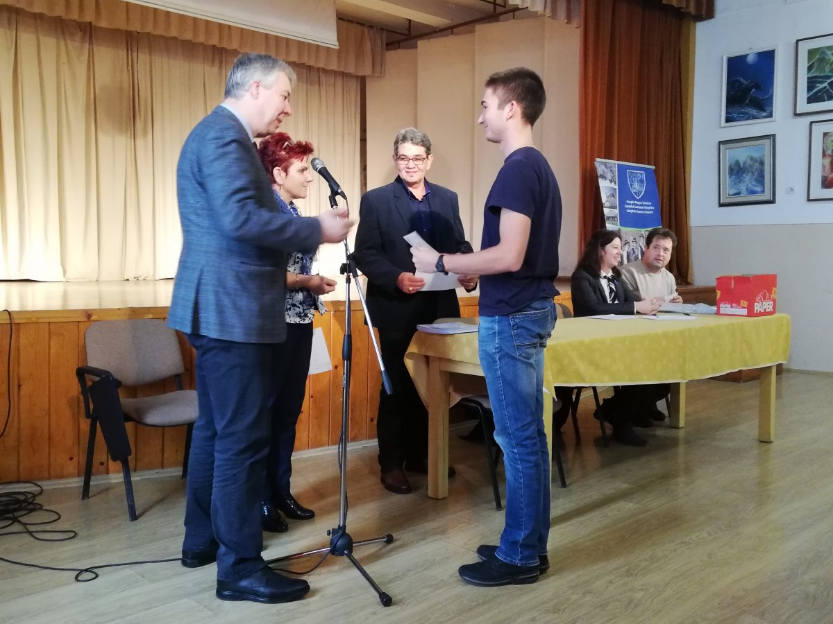 Elismert munka Gyergyószéken. Diákokat, tanárokat jutalmaztak •  Fotó: Pethő Melánia