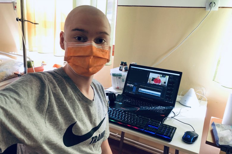 Videósorozat készül a kórházban. Szilárd a témaadó, a szereplő, a vágó és a rendező is •  Fotó: Varga Szilárd