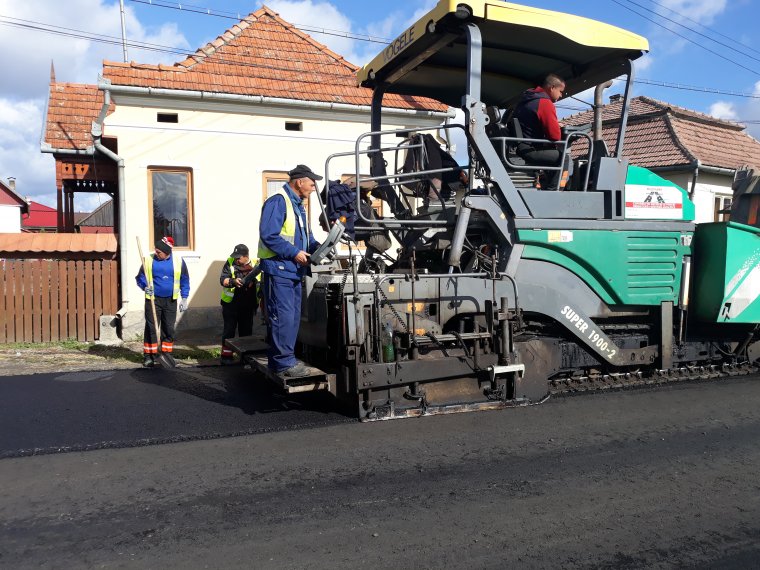 Aszfaltoznak Remetétől Ditróig