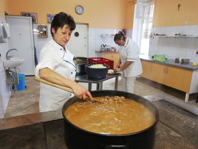 Adományokkal segíthetik a szeretetkonyhát