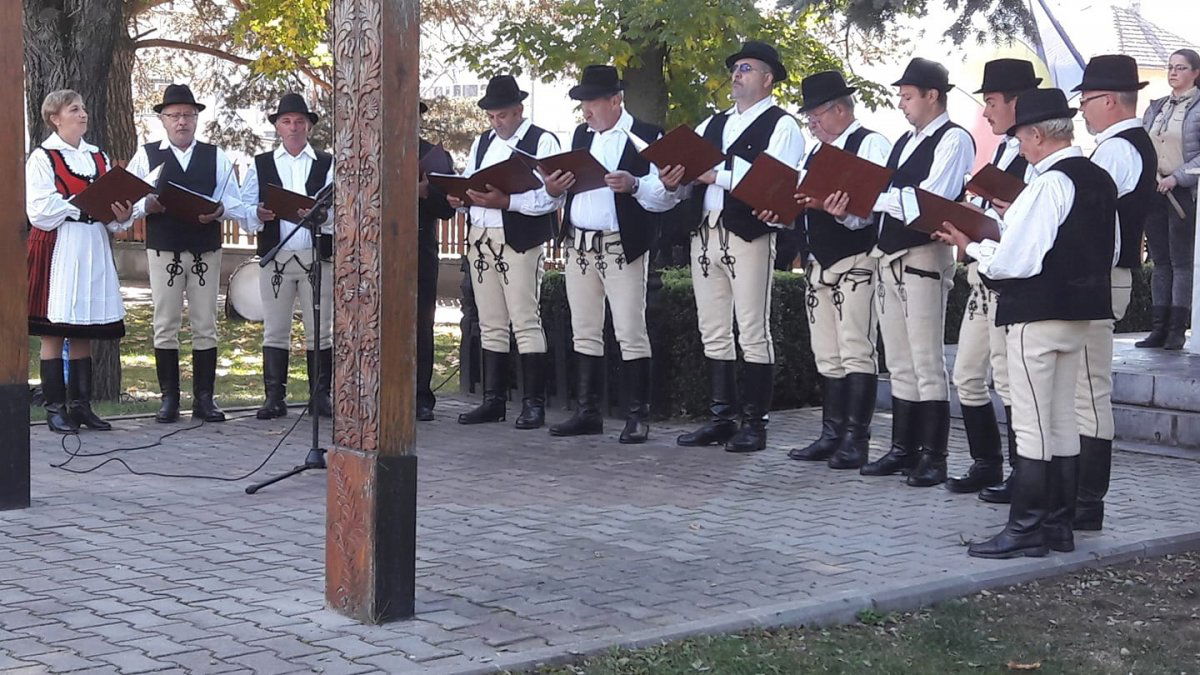 A dalkör idén januárban alakult. Céljuk a katonadalok éltetése. Archív •  Fotó: Szabó Ágnes Facebook-oldala