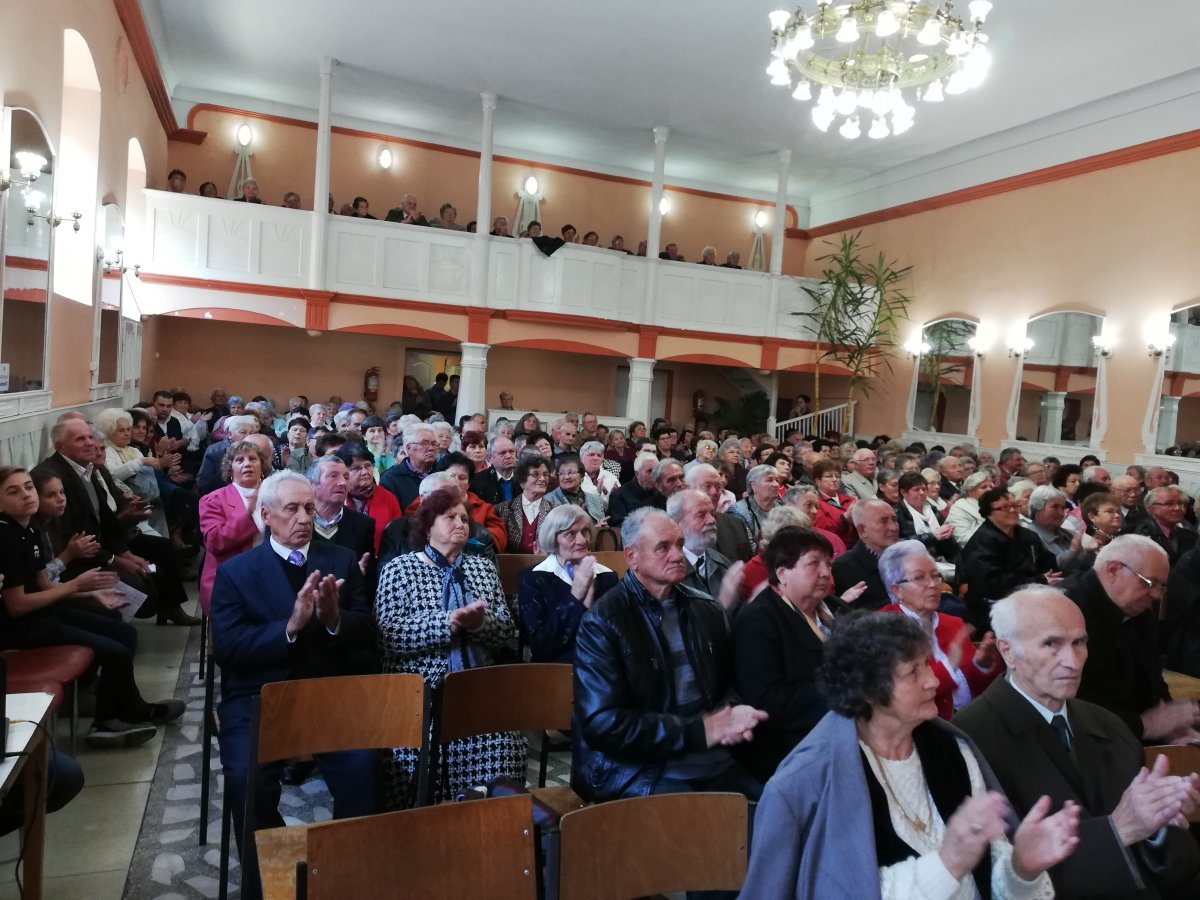 Elismerő szavakkal, ajándékműsorral köszöntötték a szépkorúakat •  Fotó: Baricz-Tamás Imola