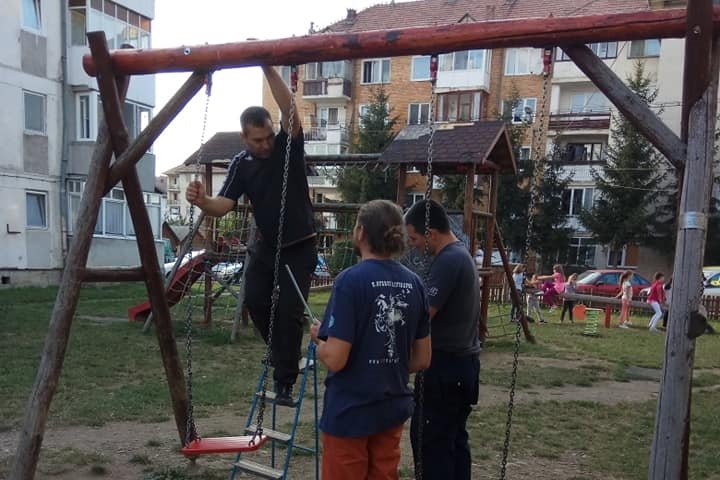 A felnőttek játszótéri kalákája hamarosan folytatódik • Fotó: Lovász Rita