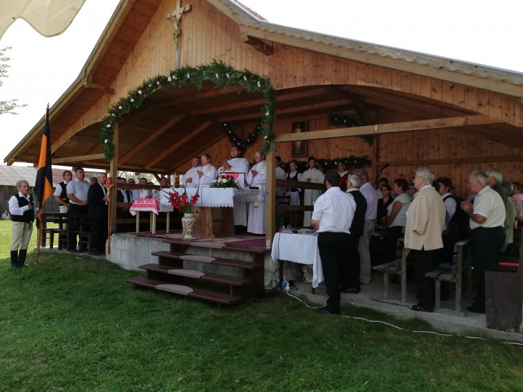 Szem előtt tartani Szent István példáját – faluünnepet tartottak Borzonton