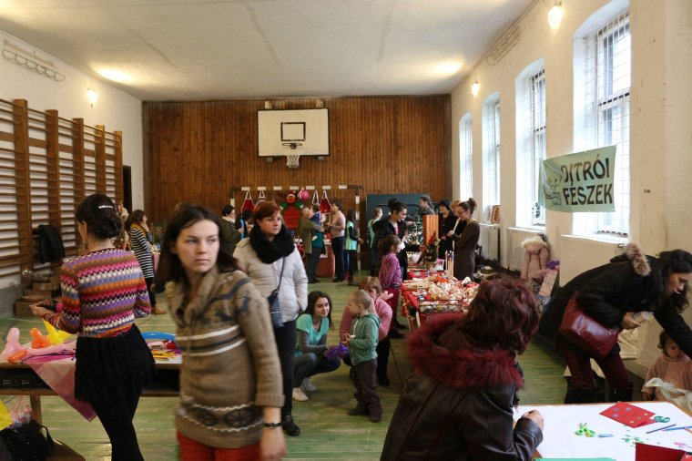 Színes programokra várják a ditrói édesanyákat és nemcsak