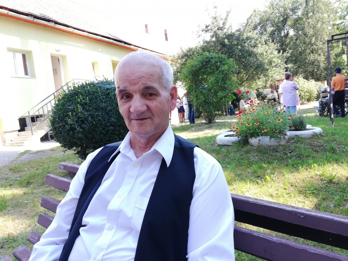 Dán János, a gyergyószentmiklósi ápolóközpont lakója •  Fotó: Baricz Tamás Imola