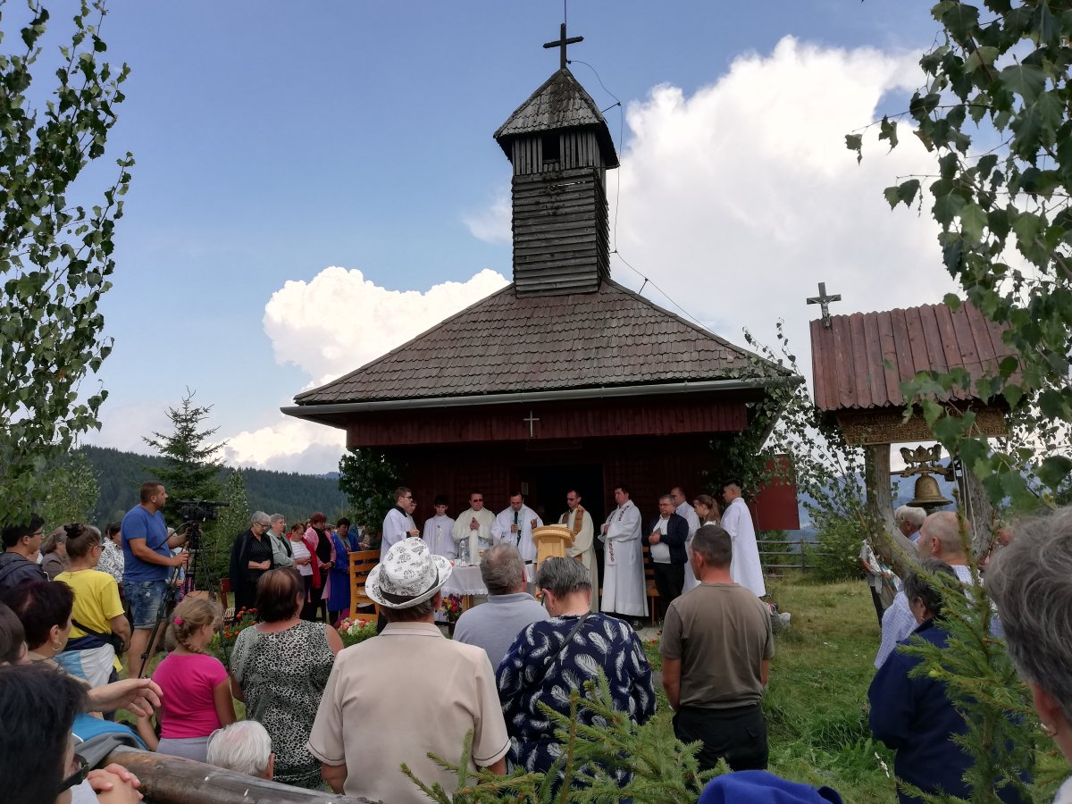 A búcsús szentmisére több százan érkeztek •  Fotó: Baricz-Tamás Imola