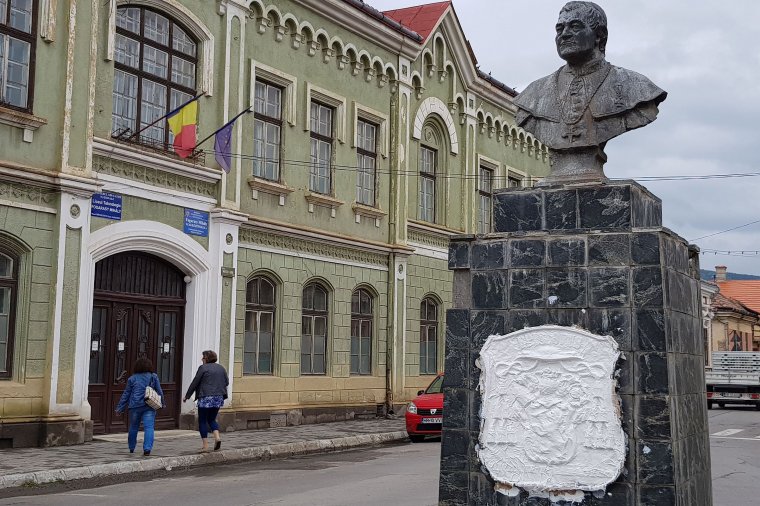 Nem lehet csak úgy mintát venni egy köztéri szoborról