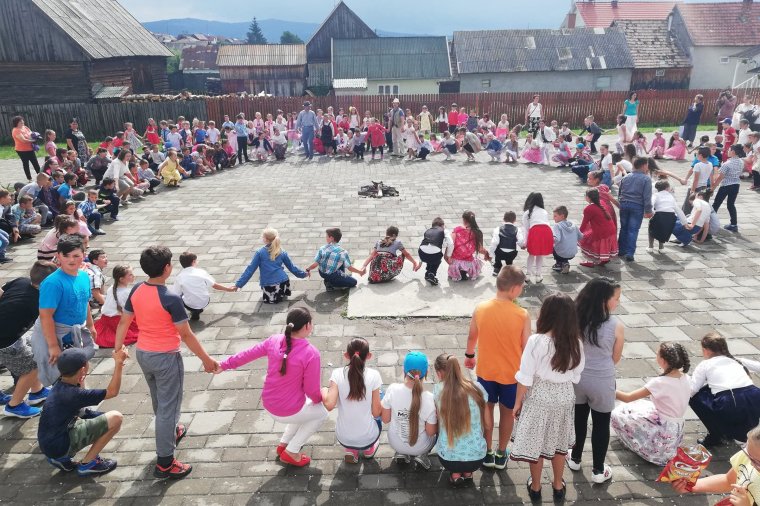 A nyári napfordulóhoz fűződő szokásokkal ismerkedtek a remetei gyerekek