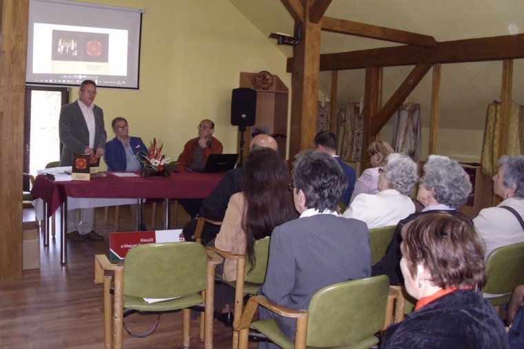 Tanulmánykötetet mutattak be a Kárpát-medencében való együttélésről Gyergyószentmiklóson