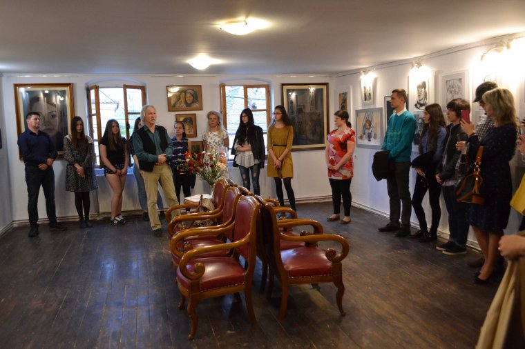 Emeleti helyiség lett a művészek megmutatkozásának hajléka