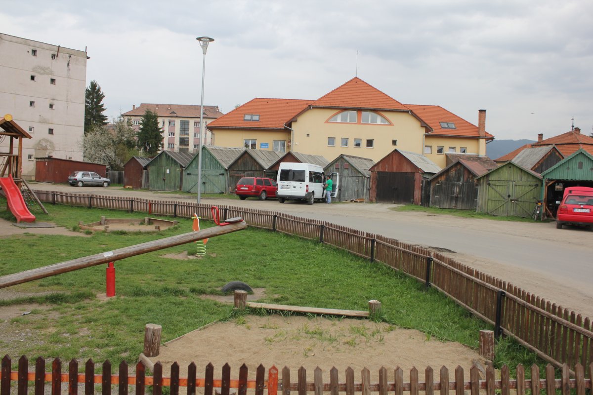 Bontásra várva: illegálisan épültek, területet foglalnak • Fotó: Gergely Imre