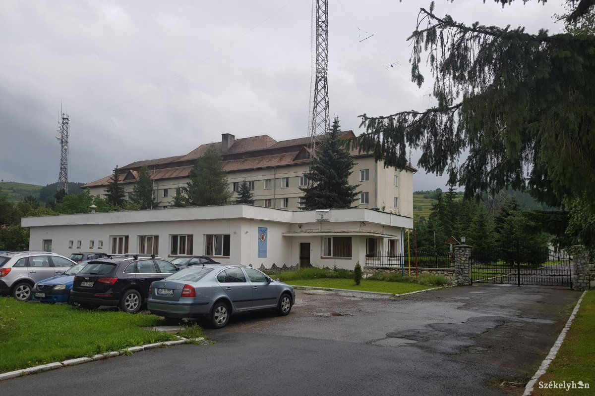 A Csobothegy utcai kiképzőközpont. Lakóházak között zajlik a tevékenység •  Fotó: Gergely Imre