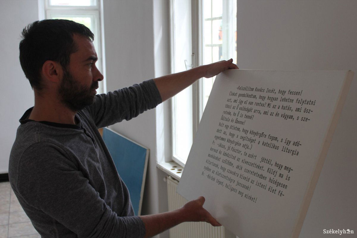 Ferencz Zoltán a legjellemzőbb alkotásokat válogatta össze a tárlathoz &bullet;  Fotó: Gergely Imre