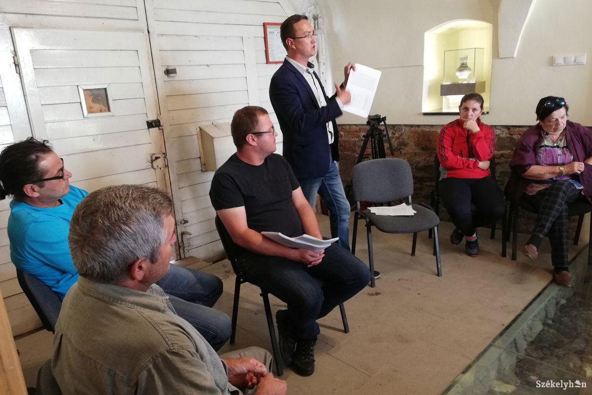 A lakossági fórumot a Tarisznyás Márton Múzeum előterében tartották &bullet;  Fotó: Baricz-Tamás Imola