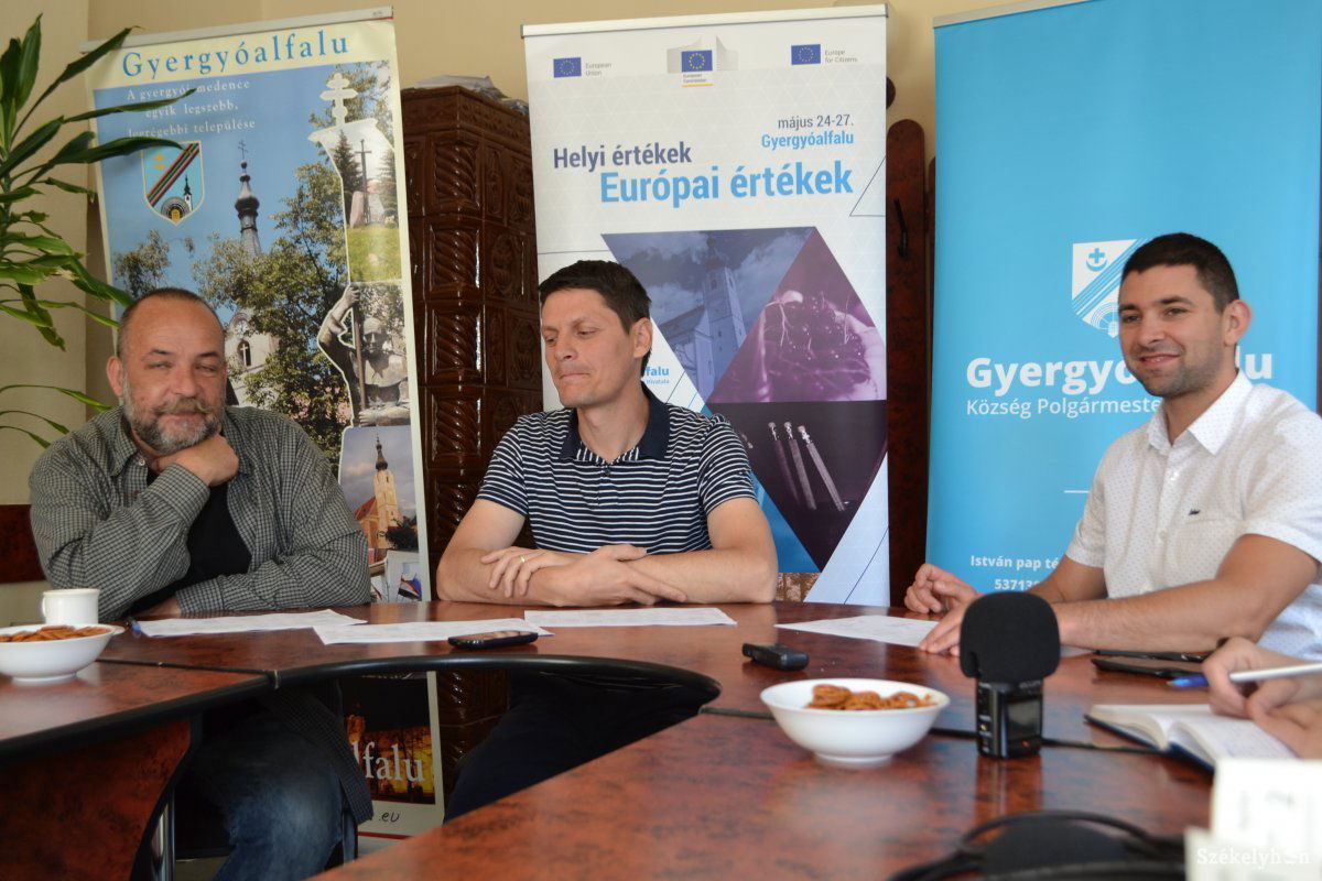 Sajtótájékoztató az alfalvi eseményekről. Balról jobbra: Kassay Péter, Gáll Szabolcs és Bege László • Fotó: Balázs Katalin