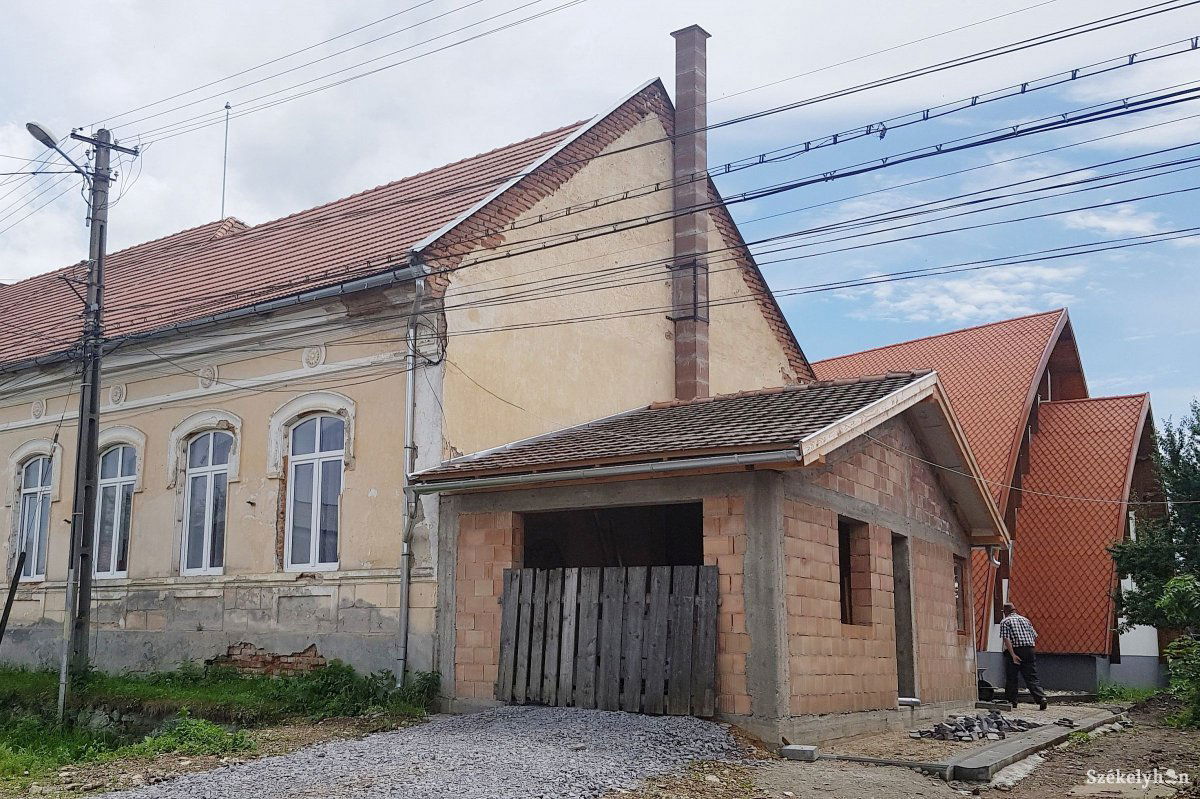 Kazánház és garázs épült. Van rá engedély, tudatta a főépítész • Fotó: Balázs Katalin