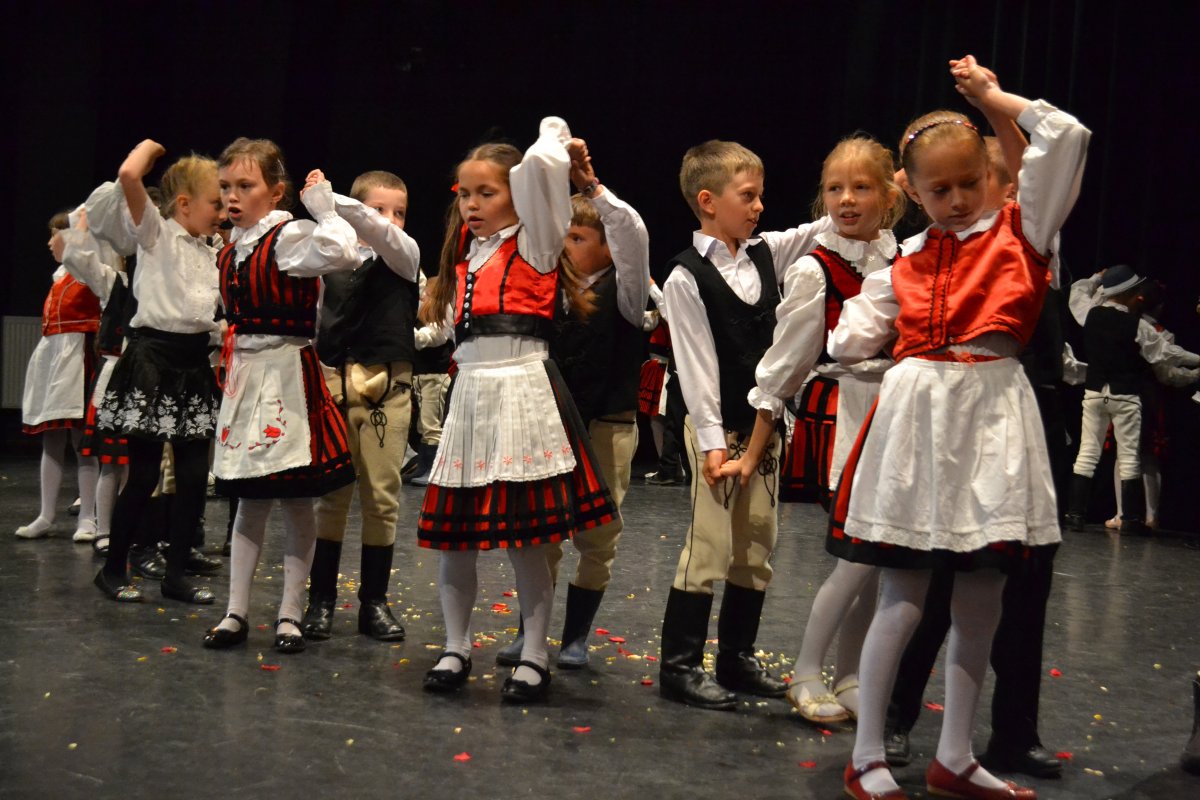 A gyerekek bizonyították, a népi gyermekjátékoktól a forgatósokig sokféle táncot ismernek &bullet;  Fotó: Pethő Melánia