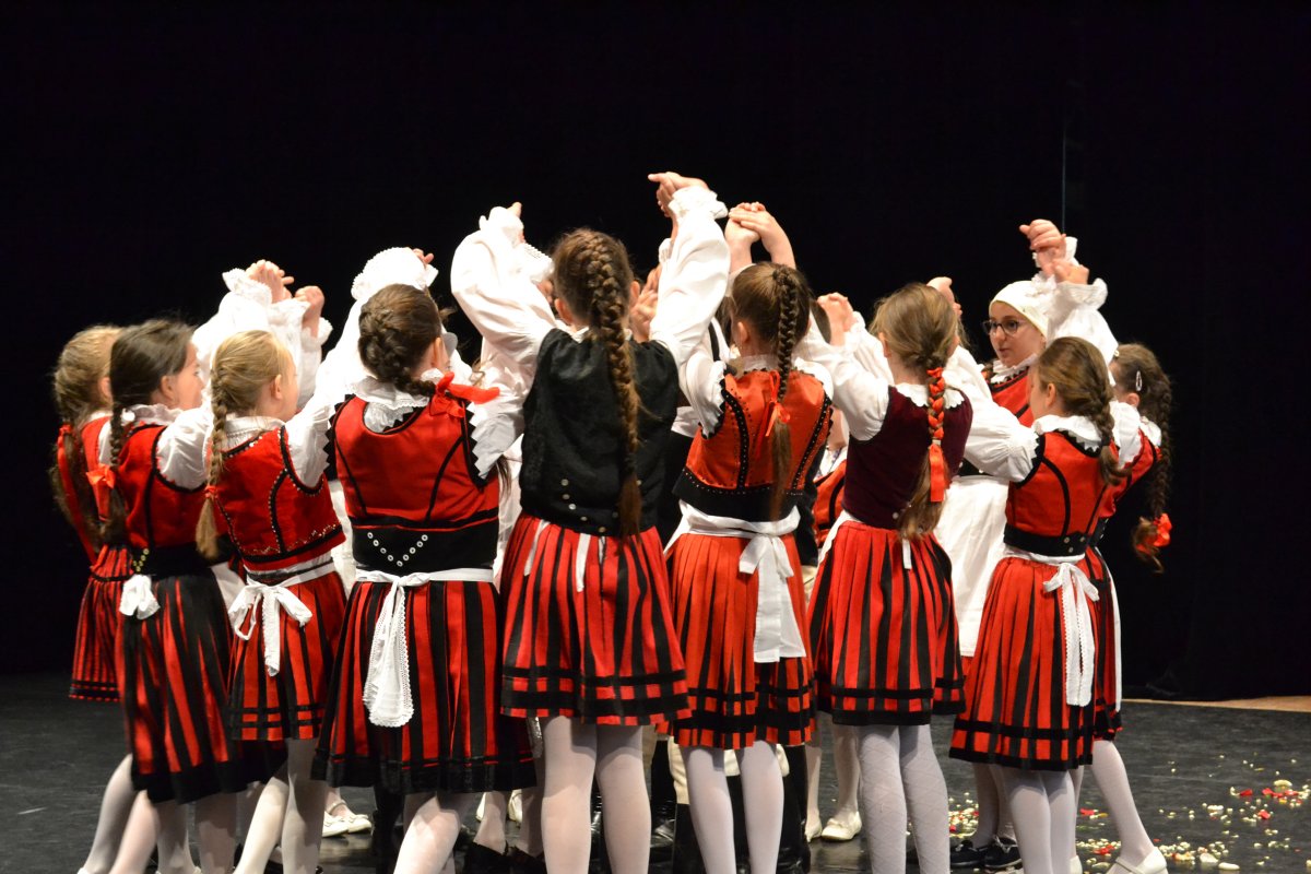 Remete az a település, ahol minden kisiskolásnak lehetősége van néptáncolni ingyen és nagy haszonnal &bullet;  Fotó: Pethő Melánia