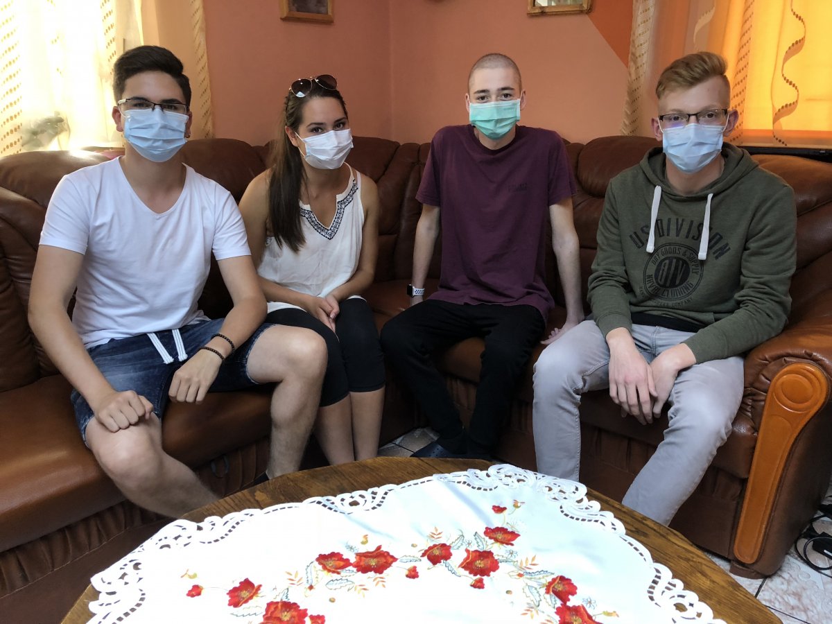 A Rafters együttes barátjuk gyógyulásáért is zenélt. Átadták a jótékonysági koncerten begyűlt pénzösszeget &bullet;  Fotó: Fórika Szimonetta