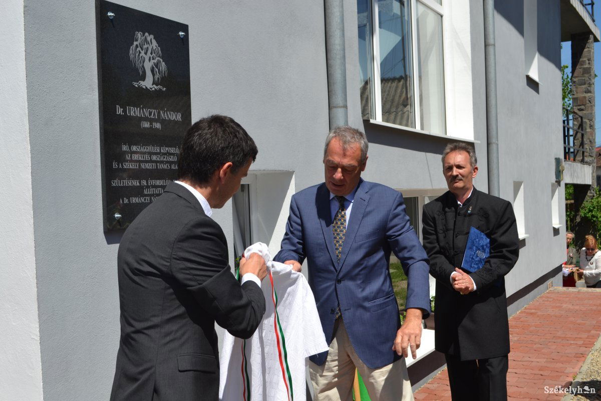 Emléktábla hirdeti Urmánczy Nándor halhatatlanságát &bullet;  Fotó: Balázs Katalin