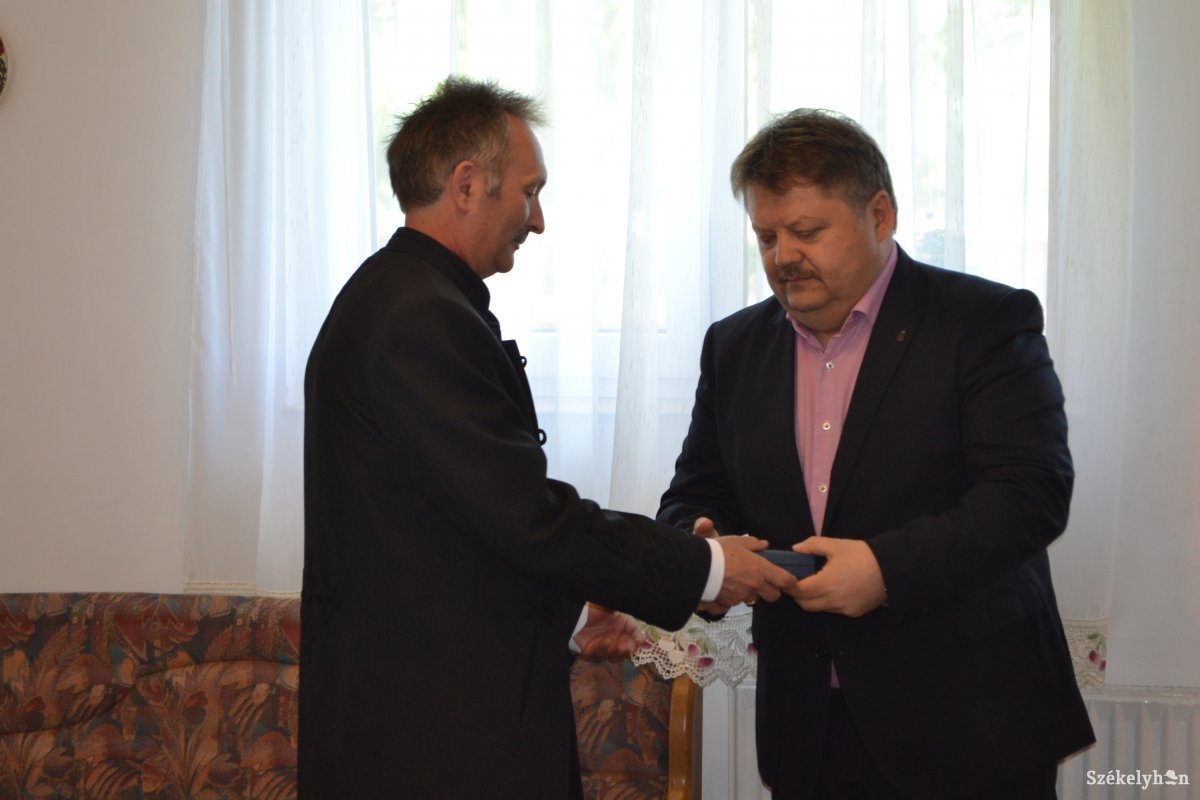 Az Urmánczy-díjas Szász Jenő a felelősséget és hűséget köszönte a hévízieknek &bullet;  Fotó: Balázs Katalin