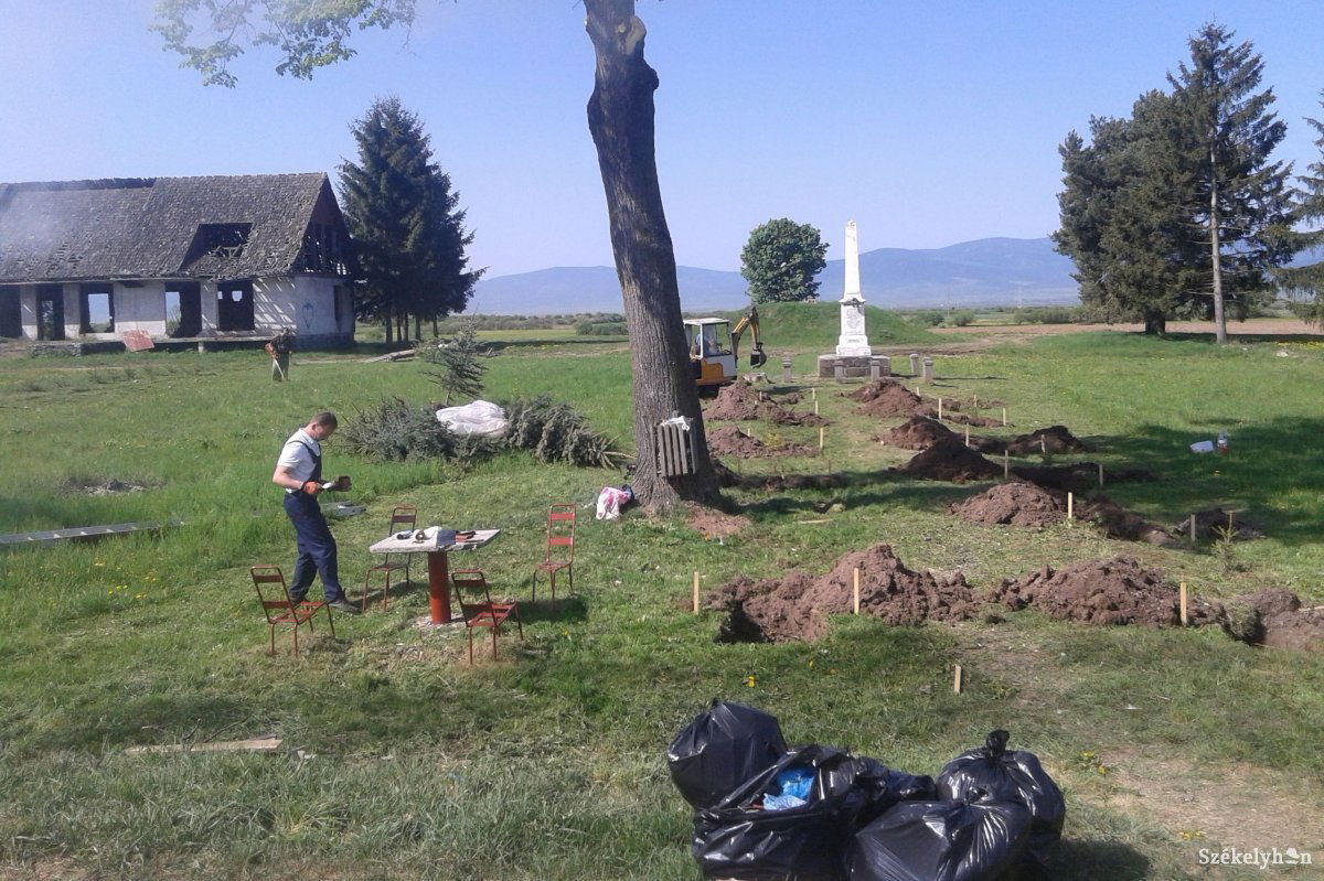 Megszépült a Tatár-domb is, de a tapasztalat azt mutatja, a szemét újra megjelenik •  Fotó: Gergely Imre