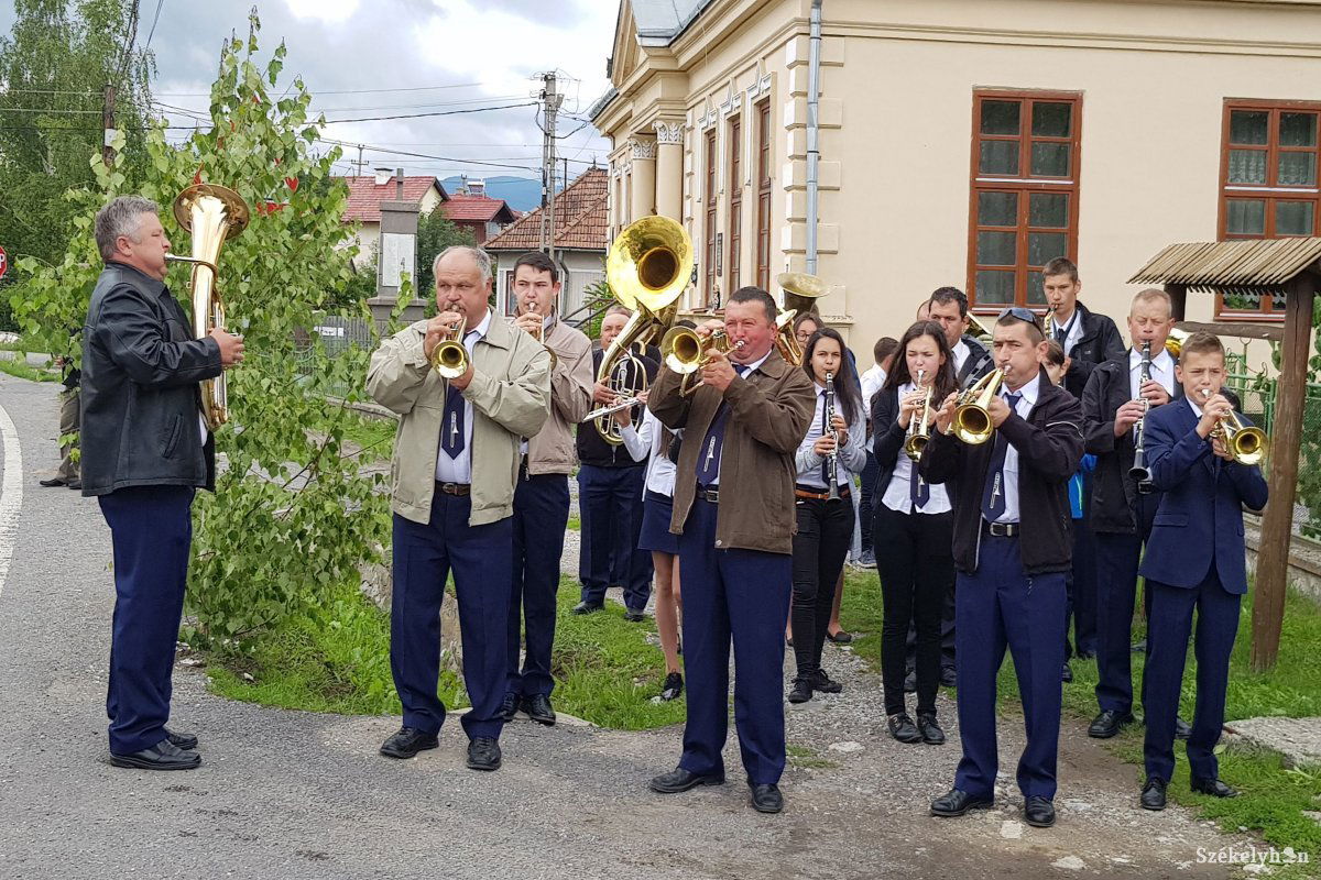 A fúvósoknak mindig fontos szerep jut a tekerőpatakiak rendezvényein. Archív •  Fotó: Balázs Katalin