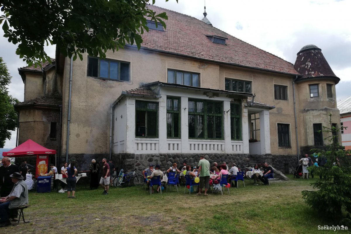 Élettel telnek meg a maroshévízi kastély termei és udvara ezen a hétvégén. Archív •  Fotó: Baricz-Tamás Imola