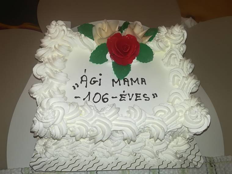 A 106 éves Eigel Ági nénit köszöntötték Gyergyószentmiklóson