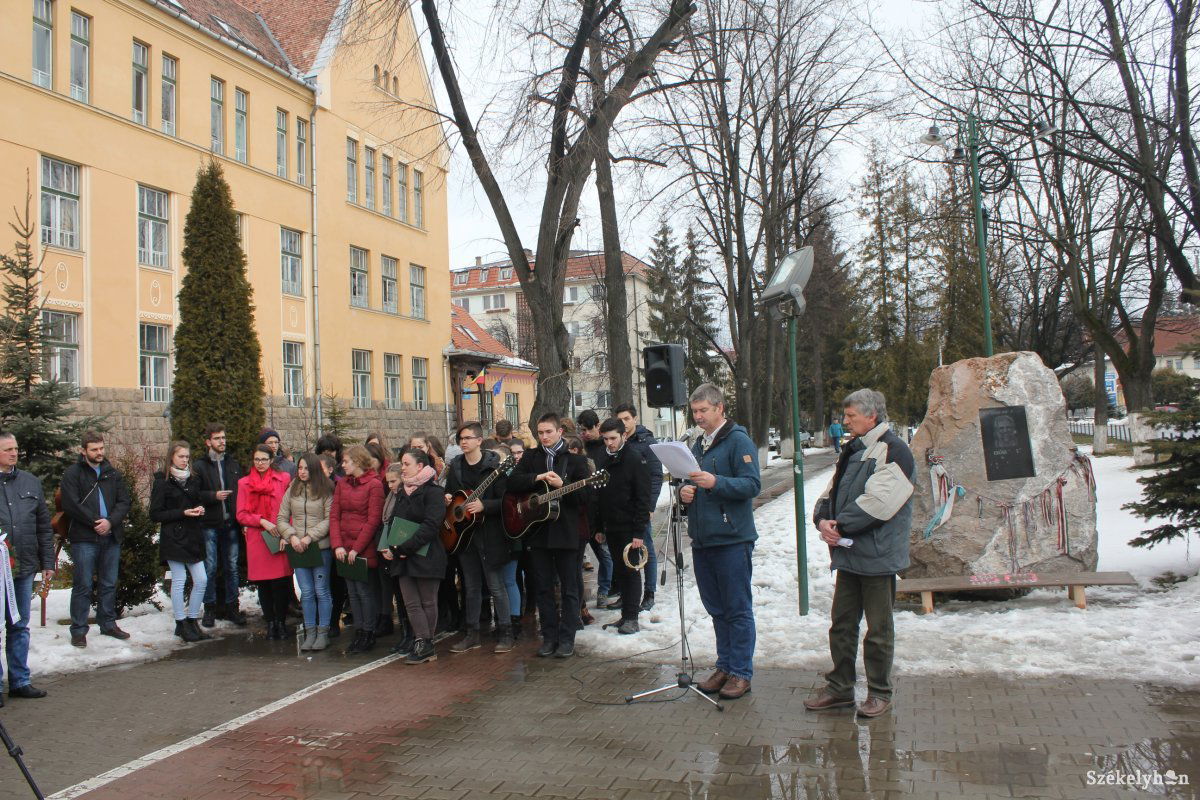 Ötvenéves lenne Erőss Zsolt. Tisztelői emlékeztek a hegymászóra Gyergyószentmiklóson •  Fotó: Baricz-Tamás Imola