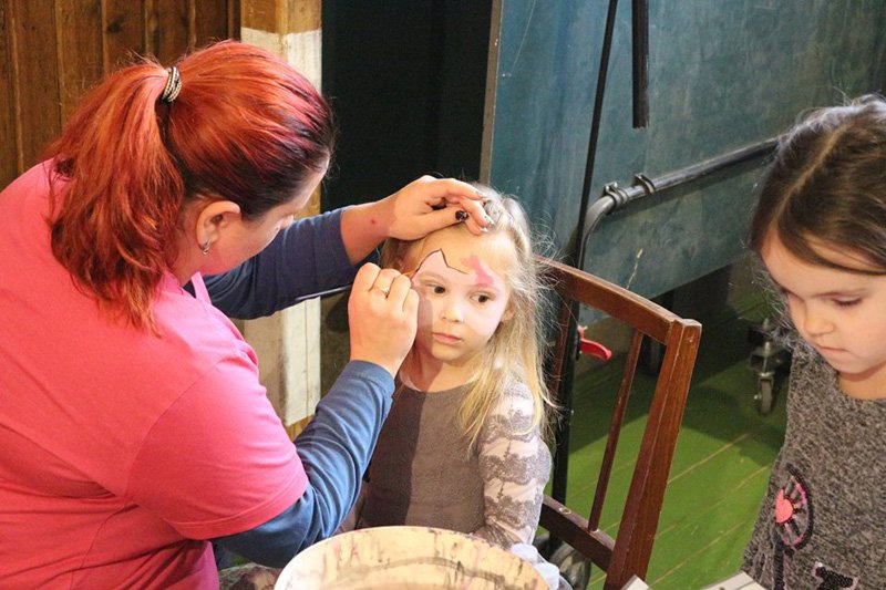 Arcfestés – a gyerekek kedvence. A Tavaszi bababörzén is lesz alkalom rá •  Fotó: Ditrói Fészek